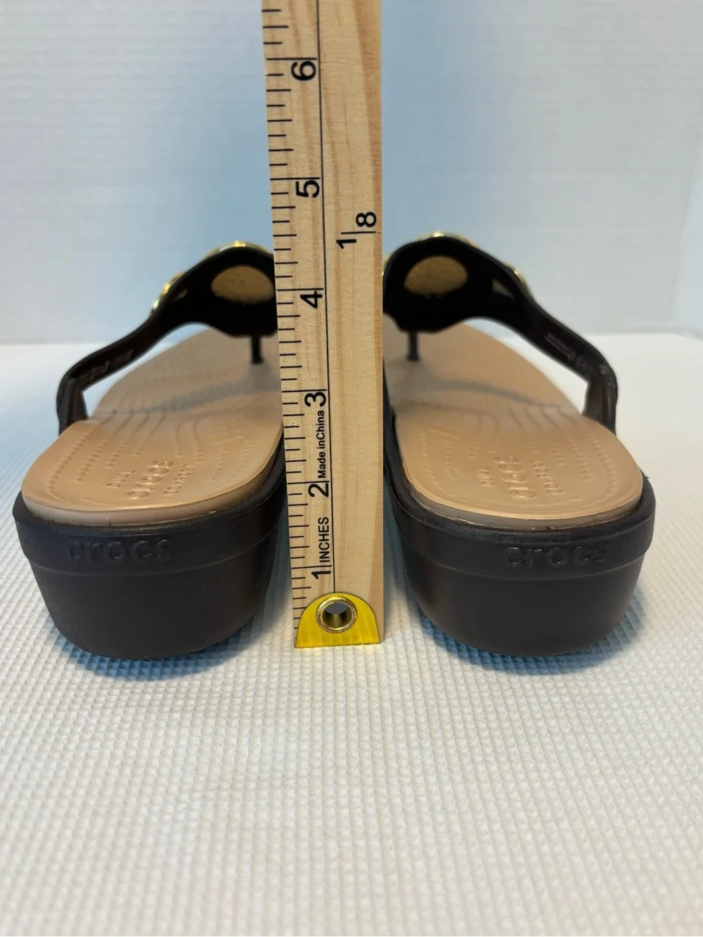 CROCS Comfort Thong Sandals Gold Hammered Medallion SANRAH 11 - Picture 5 of 9